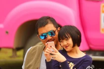 Khoảnh khắc tình cảm của Lý Á Bằng và con gái