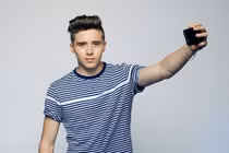 Con trai Beck-Vic kiếm được gần 4 tỷ tiền quảng cáo