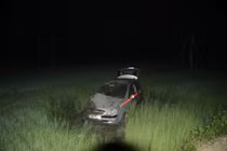 Taxi bị tàu hỏa đâm văng xuống ao ở Hải Dương