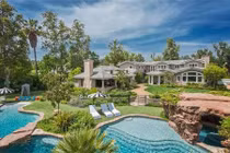 Bên trong biệt thự 7 mẹ con Angelina Jolie ở khi ly hôn 