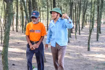 Lão ngư hơn 30 năm trồng phi lao chắn sóng bảo vệ dân làng