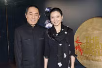 Trương Nghệ Mưu lần đầu công khai xuất hiện cùng vợ hai