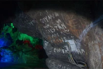 Cận cảnh hang động đẹp nhất nhì xứ Thanh bị vẽ bậy chằng chịt