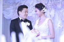 Lam Trường lộ tuổi tác bên vợ trẻ trong ngày cưới