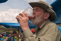 Kỳ dị loại bia lên men từ nước bọt các thiếu nữ