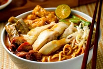 Những nước nổi như cồn với món ngon đường phố