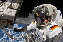 Độc đáo những bức ảnh “tự sướng” ngoài vũ trụ