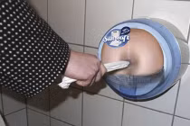 Những phát minh khoa học cười “chảy nước mắt” (38)