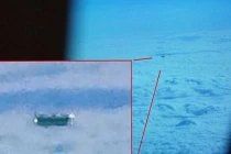 Bí ẩn vật thể UFO xuất hiện ngoài cửa máy bay