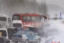 Tai nạn khủng khiếp vì tuyết dày ở Trung Quốc