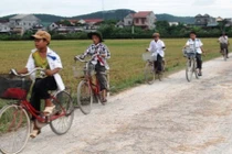 Phụ huynh giữ con ở nhà để phản đối nhà trường