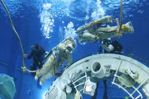 Bể bơi độc của phi hành gia Nga 