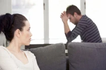 Chồng thích “mua láng giềng gần“