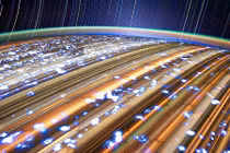 Thế giới ánh sáng tuyệt đẹp ngoài trạm vũ trụ ISS