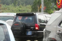 Xe biển xanh phủ đầy ở lễ hội Phủ Na