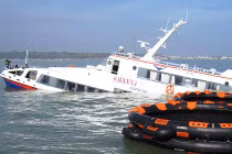 Tàu cao tốc chìm, cứu được 9 thuyền viên