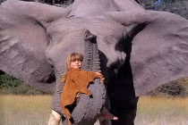 Cô bé 10 năm sống chung với quái thú