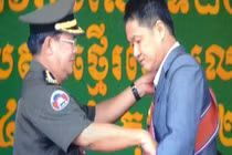 Campuchia cấp xe hơi, biệt thự cho Đại tướng quân hai lúa Việt