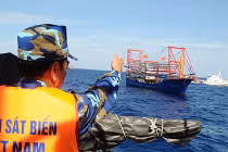 Tàu Trung Quốc ngang nhiên đánh cá trong ngư trường Việt Nam