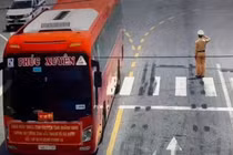 CSGT chào đoàn y bác sĩ Quảng Ninh: "Tôi muốn động viên, cảm ơn y, bác sĩ"