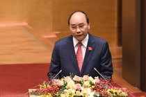 Thủ tướng Nguyễn Xuân Phúc: “Lấy người dân, doanh nghiệp là trung tâm phục vụ”