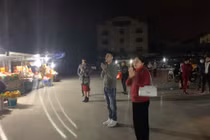 Ngôi đền linh thiêng ở Thanh Hóa đóng cửa đêm giao thừa, dân đứng bái vọng