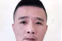 Ôm bình gas cố thủ trong nhà, bắt bố đẻ cho 700 triệu đồng