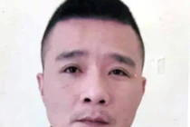 Ôm bình gas cố thủ trong nhà, bắt bố đẻ cho 700 triệu đồng