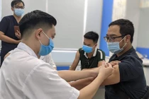 Hàng trăm nhà báo, phóng viên được tiêm vắc xin ngừa COVID-19