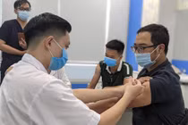 Hàng trăm nhà báo, phóng viên được tiêm vắc xin ngừa COVID-19