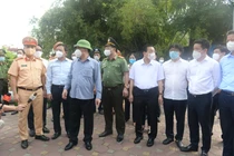 Bí thư, Chủ tịch Hà Nội thị sát các chốt kiểm dịch mới