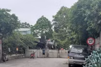 TP Bắc Ninh dựng rào gạch, bê tông chống dịch có “ngăn sông, cấm chợ“?