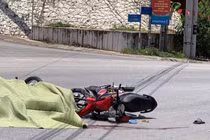 Hai xe máy tông trực diện khiến 3 người thương vong