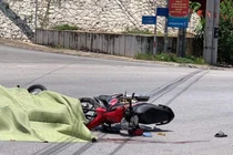 Hai xe máy tông trực diện khiến 3 người thương vong