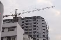 Dự án Diamond Blue “treo” tính mạng người dân trên cẩu trục tháp