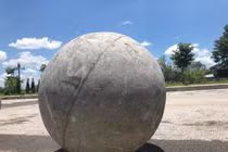 Số phận 40 quả cầu đá từng “trấn yểm” SVĐ Mỹ Đình giờ ra sao?