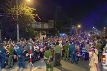 Hàng nghìn người kéo về miền Tây trong đêm, cửa ngõ TPHCM ùn ứ