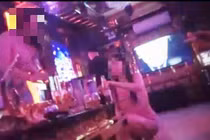 Hà Nội: Bất chấp lệnh cấm, hàng loạt quán karaoke “lén lút” hoạt động