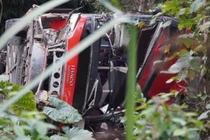 Xe khách lao xuống vực sâu, phụ xe tử vong tại chỗ