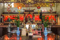 Bàn thờ đặt 4 cây “gọi” Thần Tài, 1 cây tránh xa kẻo điêu đứng