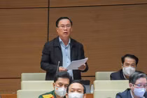 Tại sao thầy cô giáo cấm dạy thêm, bác sĩ lại được làm thêm?