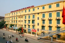 MC, giảng viên nổi tiếng mỉa mai SV xin nghỉ học: Hiệu trưởng nói gì?