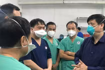 Y bác sĩ tuyến đầu chống COVID-19 được hưởng chế độ như nào?