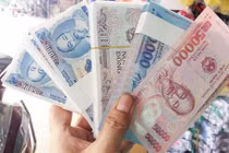 Đổi tiền lẻ kiếm phần chênh lệch trong ngày Tết có bị xử phạt?