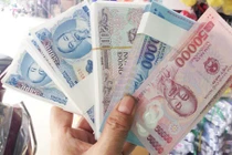 Đổi tiền lẻ kiếm phần chênh lệch trong ngày Tết có bị xử phạt?