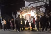 Đi ăn cưới, bạn thân cuỗm hơn 1 cây vàng của cô dâu