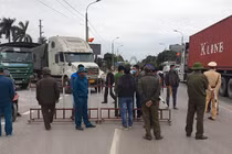 Quảng Ninh lập chốt kiểm dịch COVID-19, Quốc lộ 18 ùn ứ kéo dài