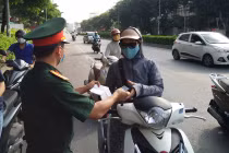 Công an Hà Nội cấp, kiểm tra giấy đi đường có nhận diện qua mã QR Code