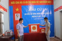 Khai trừ đảng Chủ tịch HĐND mang 75 phiếu bầu cử về nhà tự gạch