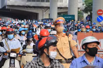 Ngày đầu đi làm sau kỳ nghỉ Quốc khánh 2/9: Quốc lộ 32 ùn ứ